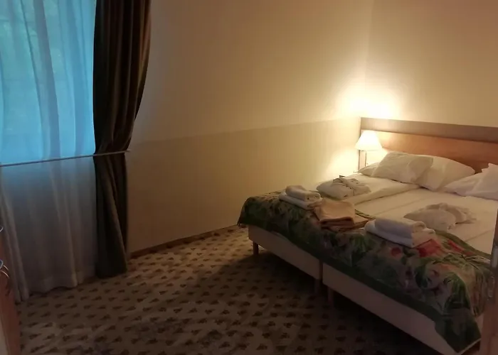 מלון Batthyany Kuria 4*