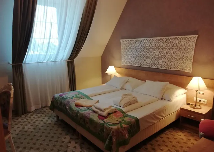 מלון Batthyany Kuria 4*