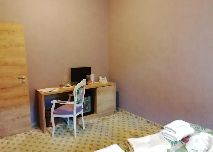 包贾尼库利亚酒店 4*