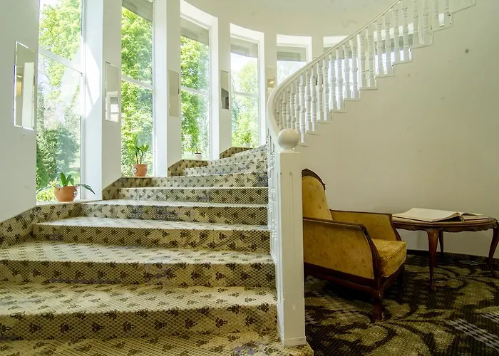 包贾尼库利亚酒店